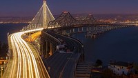 Di posisi pertama ada Jembatan Oakland Bay Bridge, di San Francisco. Jembatan megah dengan dua jalan utama yang bertabur lampu nan mewah ini, dibangun dengan harga US$D 6,4 miliar atau setara Rp 86 triliun dengan kurs Rp 13.500/dollar. Harga bombastis kan. Therichest/Istimewa.