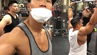Personil Running Man yang juga penyanyi, Kin Jong Kook, sering disebut sebagai PT karena ototnya yang besar. (Foto: instagram/kjk76)