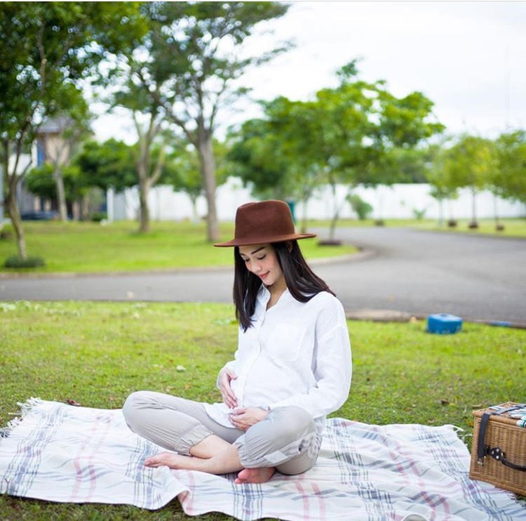 Ekspresi Super Happy Ririn Dwi Ariyanti di Kehamilan Ketiganya