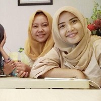 Karena dirinya sudah menikah dan punya anak dua, dia tidak bisa menjadi teller di bank tersebut. Nuryin pun menerima tawaran menjadi tim security di kantor itu. Ia aktif mengunggah foto-fotonya di akun Instagram @nuryinoktav. Foto: Instagram