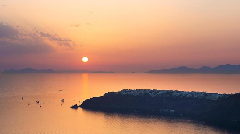 Sunset di Santorini, Yunani (BBC Travel) Sunset di Santorini, Yunani (BBC Travel)