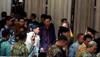 Agus Harimurti Yudhoyono (AHY) berjalan menuju lokasi acara Dies Natalis ke-68 UI.