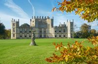 Taman dengan kastil cantik di Bournemouth