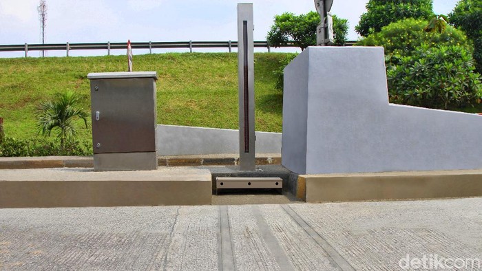 Jembatan timbang di tol Tangerang Merak