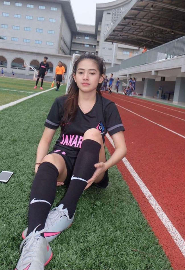 Wanita cantik ini pernah ikut memperkuat tim Jakarta 69 FC. Foto: Instagram