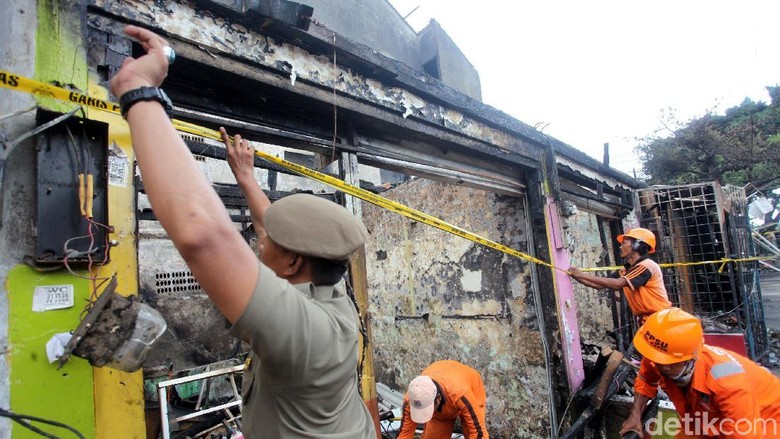 Foto: Rumah yang Terbakar di Jakbar Tewaskan Satu Keluarga 
