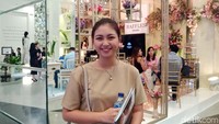Ini Marlen, wanita cantik ini datang ke acara tersebut untuk mencari hotel, katering dan dekorasi buat hari pernikahannya.