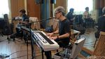 Mengintip Serunya Latihan Konser Fariz RM Anthology