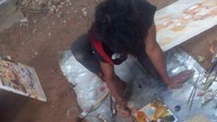 Biasanya Dwi Setiawan melukis di kawasan Menteng, Jakpus.
