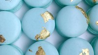 Manisnya macaron tampak berbeda dengan taburan edible gold. Kue manis asal Prancis ini tampak menggemaskan dan makin cantik. Yakin berani melahapnya?Foto: Istimewa