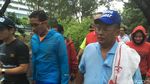 Kompak Berbaju Biru, Ini Gaya Sandiaga-Hotman Paris Lari Bareng