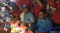 Bahkan Hotman kerap mengajak tokoh-tokoh penting untuk berdiskusi di Kopi Johny. Seperti Wagub DKI Sandiaga Uno yang pernah diajak ngopi bareng usai olahraga. Foto: Arief Ikhsanudin/ detikcom