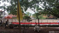 Iya itu untuk Dwi. Itu lokasi dia pas dililit ular, ucap teman Dwi, Ipung, kepada detikcom, di Taman Sumenep, Sabtu (3/2/2018).