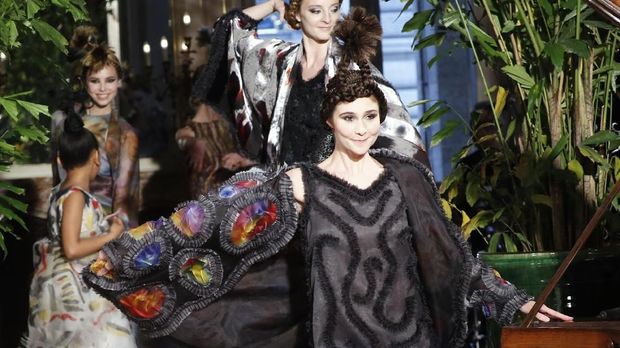 Koleksi Franck Sorbier di Paris Couture Week 2018.