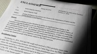 Dokumen itu disusun oleh mantan agen intelijen Inggris, Christopher Steele, dengan dana yang dibiayai sebagian dari dana kampanye Hillary Clinton, rival Trump saat pilpres lalu. Memo rahasia ini menyebut Steele sebagai anti-Trump dan sangat ingin agar Trump tidak terpilih menjadi Presiden AS. Foto: REUTERS/Jim Bourg