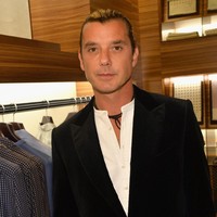 Meski memiliki latar belakang anak band, namun penampilan Gavin masih terbilang rapi. Pria 52 tahun itu memiliki wajah manis dan penampilan yang rapi, meski berambut gondrong.  Foto: dok. Getty Images