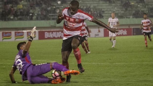 Bali United lolos ke semifinal Piala Presiden setelah menang adu penalti atas Madura United.