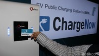  Mobil berteknologi plug-in hybrid di Thailand semakin diminati. Salah satunya adalah karena fasilitas pengisian baterai mobil plug-in hybrid sudah banyak beredar di fasilitas umum di Thailand.