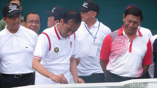 Presiden Jokowi Resmikan Lapangan Tenis di GBK