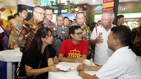 Menteri PUPR Basuki Hadimuljono mendampingi Direktur Utama PT Bank Tabungan Negara (Persero), Maryono membuka pameran Perumahan dalam ajang Indonesia Property Expo (IPEX) 2018 di JCC Jakarta, Sabtu (3/2/2018).