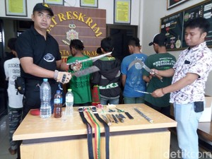 Bawa Miras dan Senjata Tajam, 11 Bonek Diciduk Polisi di Solo