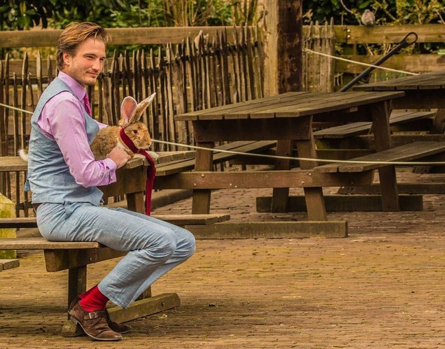 Saya sangat suka mengajar dan matematika, jadi saya cukup yakin itu akan membuat saya lebih bahagia daripada menjadi orang lain yang stres di sektor keuangan, tambah Robert. Foto: dok. Instagram