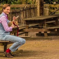 Saya sangat suka mengajar dan matematika, jadi saya cukup yakin itu akan membuat saya lebih bahagia daripada menjadi orang lain yang stres di sektor keuangan, tambah Robert. Foto: dok. Instagram