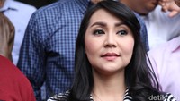 Tak terima, Tessa Kaunang membuat laporan hari ini dengan pihak terlapor Sandy Tumiwa. Foto: Tessa Kaunang / Hanif Hawari