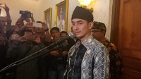 Zola menyebutkan keluarga besarnya sangat prihatin atas penetapan KPK tersebut. Namun keluarga besar memberikan dukungan penuh kepada saya untuk menghadapi kasus ini, ujar Zola. (M Usman/detikcom)