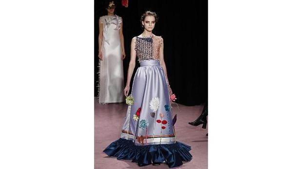 Koleksi Viktor & Rolf di Paris Couture Week 2018.