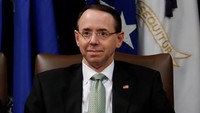 Satu nama lainnya adalah Wakil Jaksa Agung Rod Rosenstein yang masih aktif menjabat hingga kini. Rosenstein merupakan sosok yang menunjuk dan mengawasi kinerja penasihat khusus FBI Robert Mueller yang kini memimpin penyelidikan kolusi tim kampanye Trump dengan Rusia. Foto: REUTERS/Aaron P. Bernstein
