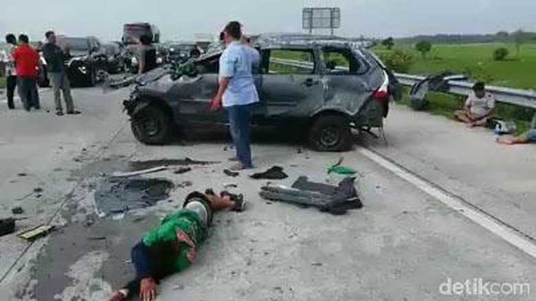 Ini Nama-nama Suporter Bonek yang Kecelakaan di Tol Jombang Ini Nama-nama Suporter Bonek yang Kecelakaan di Tol Jombang