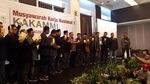 Gaya Fahri Hamzah Angkat Kartu Merah untuk Jokowi