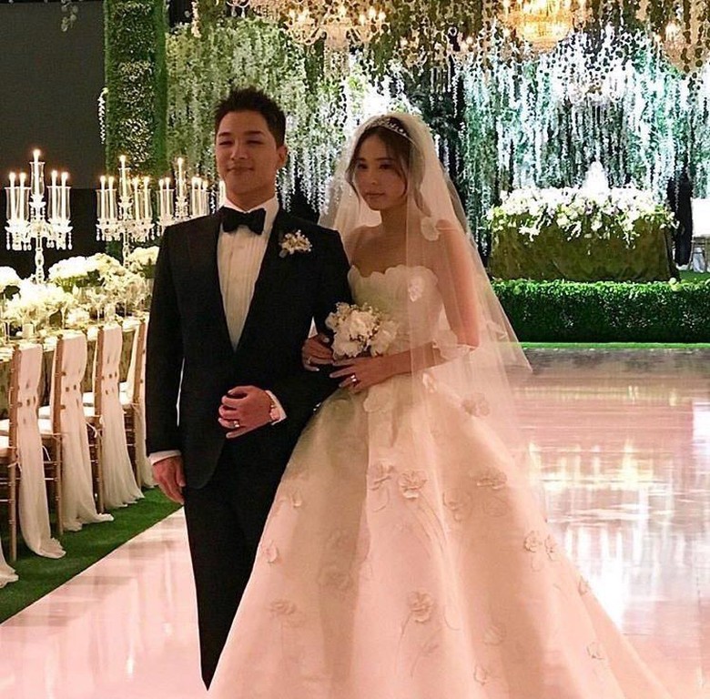 Senyum Bahagia Taeyang Resmi Nikahi Min Hyo Rin Senyum Bahagia Taeyang Resmi Nikahi Min Hyo Rin