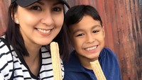 Gemas! Donna dan Diego sedang menikmati churros. Foto: Instagram @dagnesia