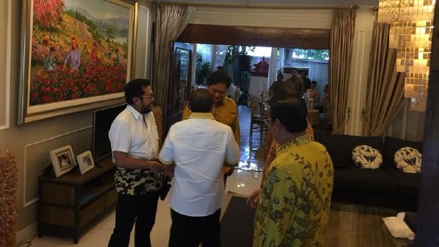 Dapat SK Menkumham, Golkar Gelar Syukuran di Rumah Airlangga