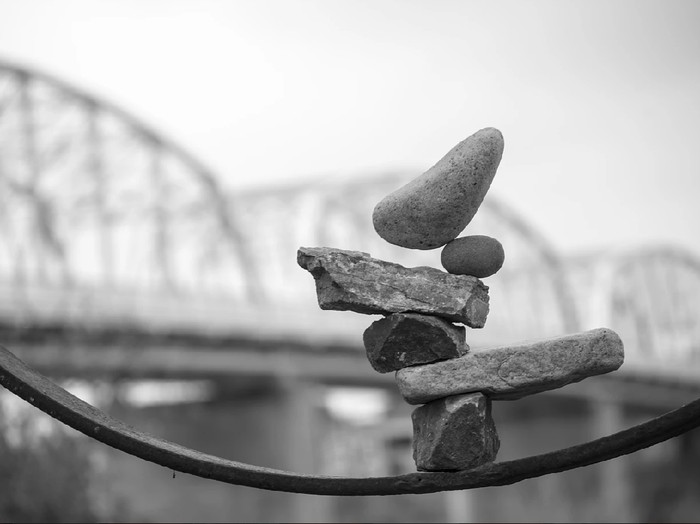 Rock balancing disebut punya manfaat mirip yoga. Foto: Situs Llano Earth Art Fest Rock balancing disebut punya manfaat mirip yoga. Foto: Situs Llano Earth Art Fest