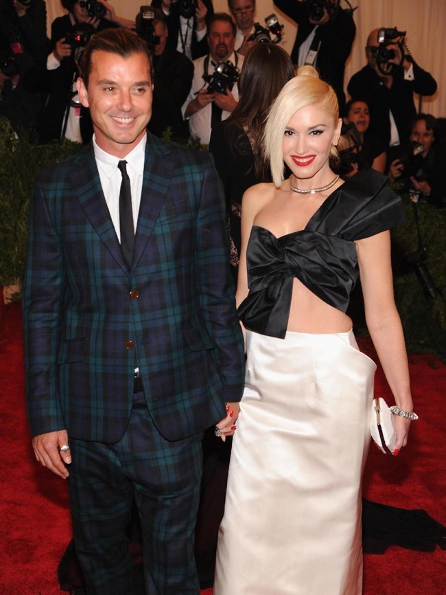 Gavin menemani Gwen Stefani di ke sebuah acara fashion di 2013.  Pria asal Inggris ini terlihat gagah dengan jas kotak-kotaknya. Foto: dok. Getty Images