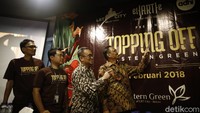 Tahap 1 yang sudah mulai dibangun sejak tahun 2016, dengan tower pertama 20 lantai dan terdiri dari 634 unit. Eastern Green dipasarkan dengan harga mulai dari Rp500 juta dengan nilai investasi lebih dari Rp500 miliar.  