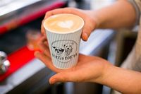 Asyik! Di Kafe Ini Pengunjung Bisa Ngopi Bareng Anjing Peliharaan