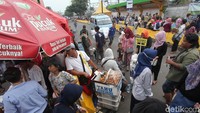 Angkot yang diperbolehkan yaitu  M03A, M08, M09, dan M10