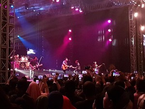 Video Keseruan Arek Suroboyo Berdendang Bareng Padi Reborn