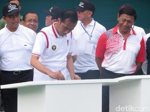 Berkaus Polo, Jokowi Resmikan Lapangan Tenis Senayan