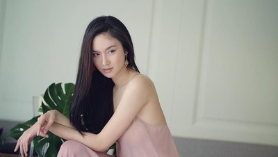 15 Potret Nong Poy, Transgender Thailand Paling Cantik di Dunia
