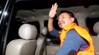 Dari pungli itu, Inna menyerahkan Rp 75 juta ke Nyono. Duit itu telah dipakai Nyono sebesar Rp 50 juta untuk keperluan pembayaran iklan terkait kampanye dalam rangka maju lagi ke pilkada Bupati Jombang 2018.