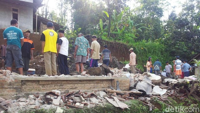 Pasutri di Banyuwangi Meninggal Akibat Tertimbun Tanah Longsor