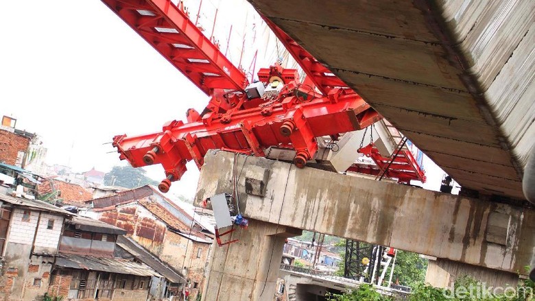 Crane Jatuh di Jatinegara, Satu Saksi yang Diperiksa adalah Sopir Crane Jatuh di Jatinegara, Satu Saksi yang Diperiksa adalah Sopir