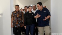 Puan dan rombongan hadir di lokasi pukul 10.20 WIB, Minggu (4/2/2018). Dia tampak bergaya kasual dengan mengenakan baju dan jaket warna hitam. Mereka disambut oleh para volunteer Asian Games.