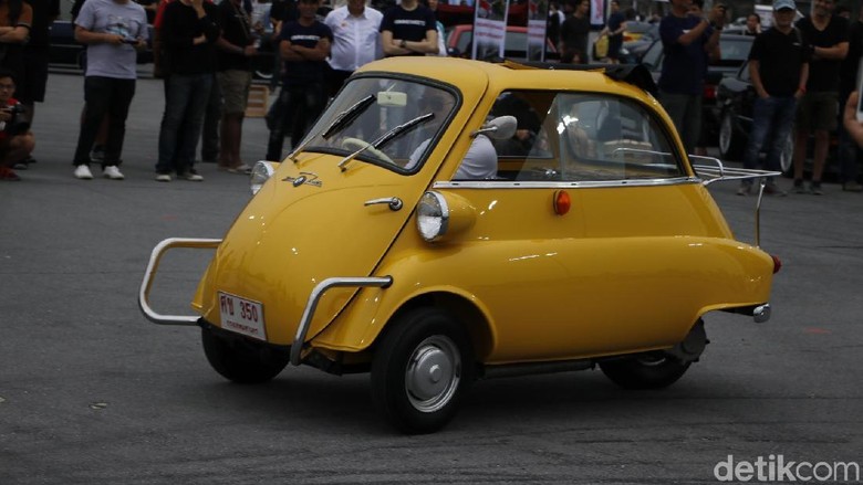 BMW Isetta mobil yang sempat dijuluki mobil kulkas karena pintunya yang terbuka ke depan persis seperti kulkas.Foto: Rangga Rahadiansyah BMW Isetta mobil yang sempat dijuluki mobil kulkas karena pintunya yang terbuka ke depan persis seperti kulkas.Foto: Rangga Rahadiansyah