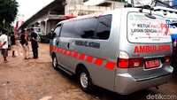 Terlihat ambulans masih berada di sekitar lokasi.